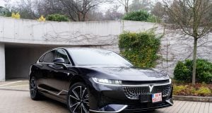 Nikto ho nepozná, no môže otriasť trhom. Prvý test Voyah Passion v SR