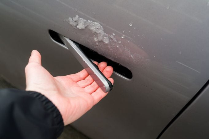 Mráz obnažil čínsky elektromobil donaha. Aha, čo sa stalo Xpeng G6