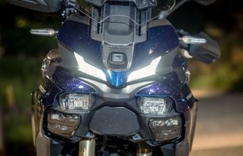 Motorkári sa chytajú za hlavu. Yamaha do motorky napchala techniku z áut Yamaha Tracer 9GT+