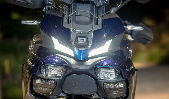 Motorkári sa chytajú za hlavu. Yamaha do motorky napchala techniku z áut Yamaha Tracer 9GT+