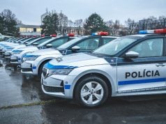 Megazáťah polície: Uzavreté mestá, zatýkanie a zadržané vodičáky policajné vozidlá