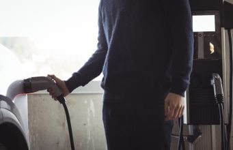 Koniec sporov o wallboxy v bytovkách, vlastníci dostanú právo na nabíjačku