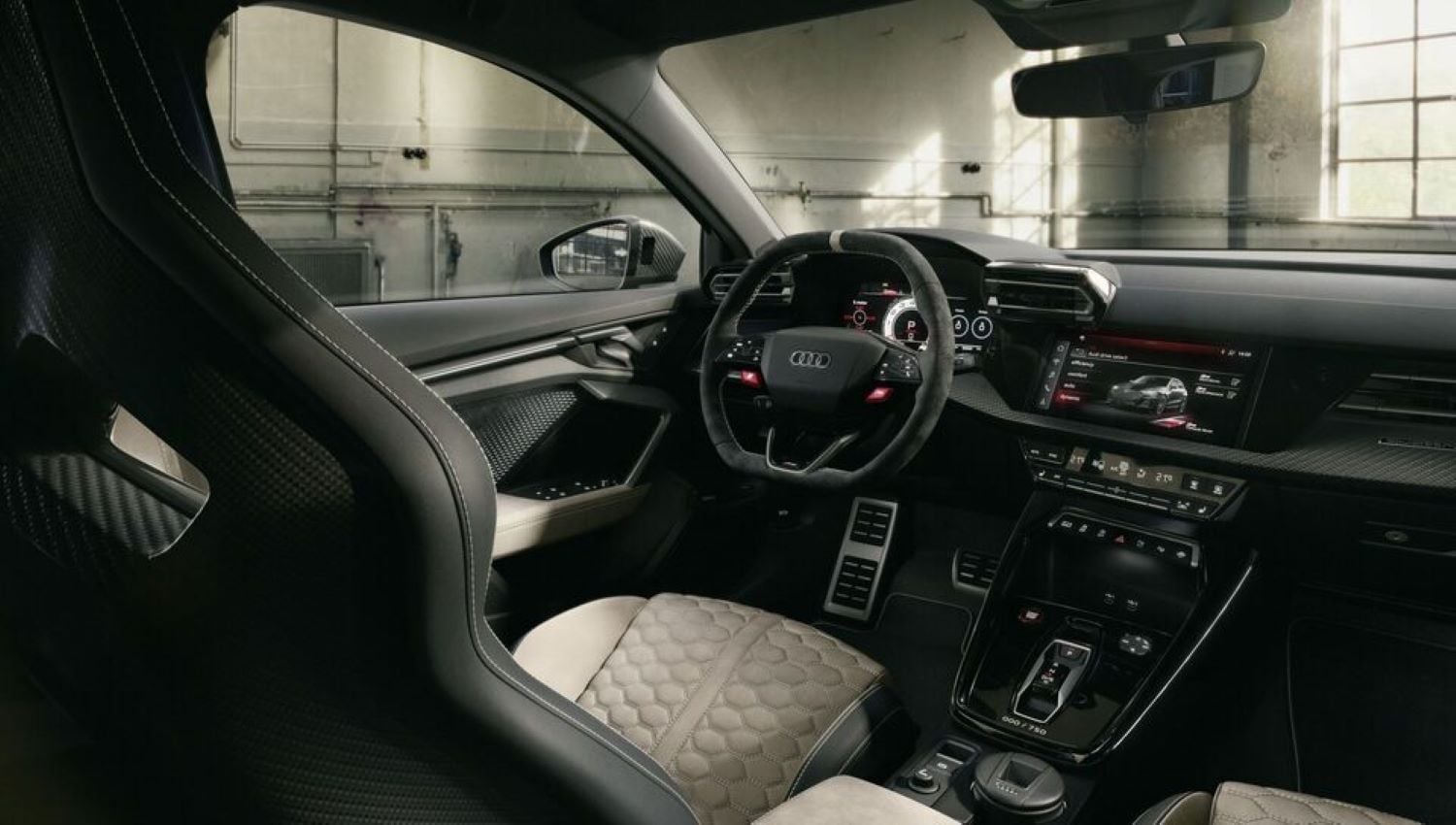 kokpit športového vozidla