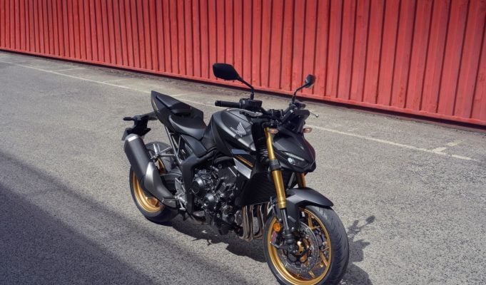 Honda CB1000 Hornet: Mestský sršeň, ktorý sa smeje na okreskách