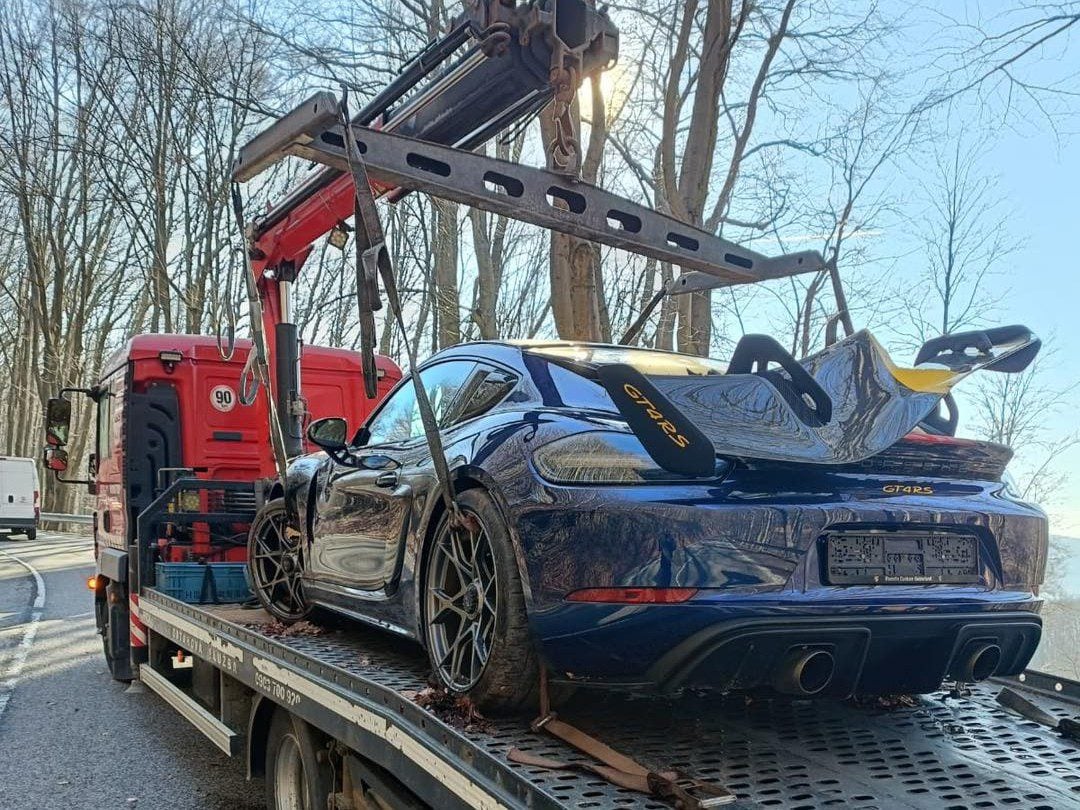 Porsche 718 Cayman GT4 RS havária Pezinská Baba