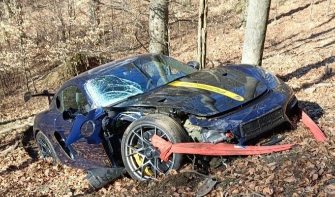 Porsche 718 Cayman GT4 RS havária Pezinská Baba