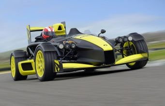 525 koní, 700 kg. Ultimatívna hračka pre dospelých je ako projektil s volantom Ariel Atom 4RR