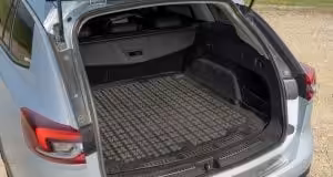 Briti ho vyhlásili za najlepšie rodinné auto. Kombi 4×4 teraz za 14 000 € Opel Insignia Country Tourer