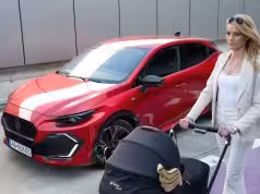 Matky sa neboja veľkých áut, začínajú sa zaujímať už aj o elektromobily Renault Clio