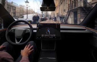 V prvej európskej krajine spúšťa Tesla plne samostatné riadenie Tesla FSD riadenie