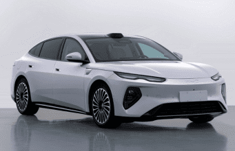 Čínske orgány odhalili podobu BYD Seal 08 s bleskovým nabíjaním