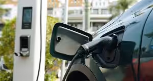 Na Slovensku skokovo narástol záujem o jazdené elektromobily nabíjanie elektromobilu