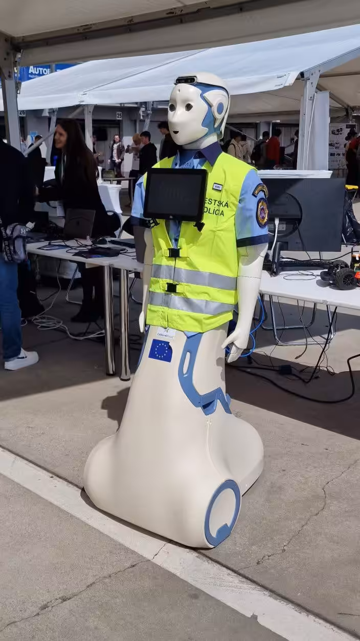 policajný robot ARI