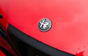 Alfa Romeo pripravuje nástupcu slávneho modelu Alfa Romeo logo