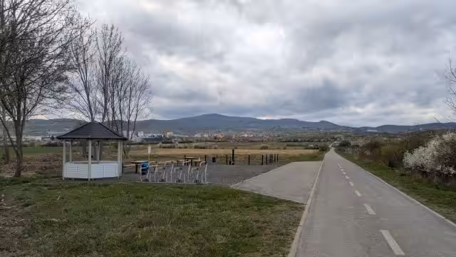 Cyklochodník_Malé_Karpaty_cyklistika_13 cyklochodník s oddychovou zónou v regióne Modra