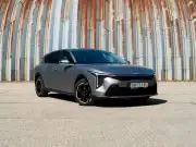 Kia proti Octavii vytiahla žolíka z Mexika. Prekvapí spotrebou aj priestorom Kia K4