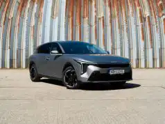 Kia proti Octavii vytiahla žolíka z Mexika. Prekvapí spotrebou aj priestorom Kia K4