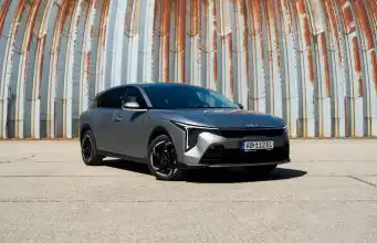 Kia proti Octavii vytiahla žolíka. Prekvapí spotrebou aj priestorom Kia K4