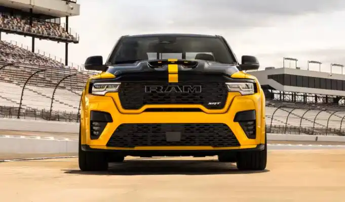 Najrýchlejší odvoz slamy v histórii, prichádza RAM Rumble Bee SRT RAM Rumble Bee SRT