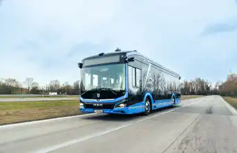 Autobusy namiesto vlakov, po diaľnici majú jazdiť 225 km/h autobus