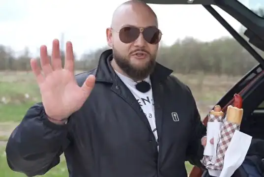 Strýco Filip s hot-dogmi