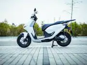Chcete vymeniť v meste auto za skúter? S týmto budete jazdiť za pár centov Honda CUV e: