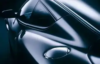 Jedno z najkrajších áut histórie oslavuje 25 rokov Aston Martin Vanquish