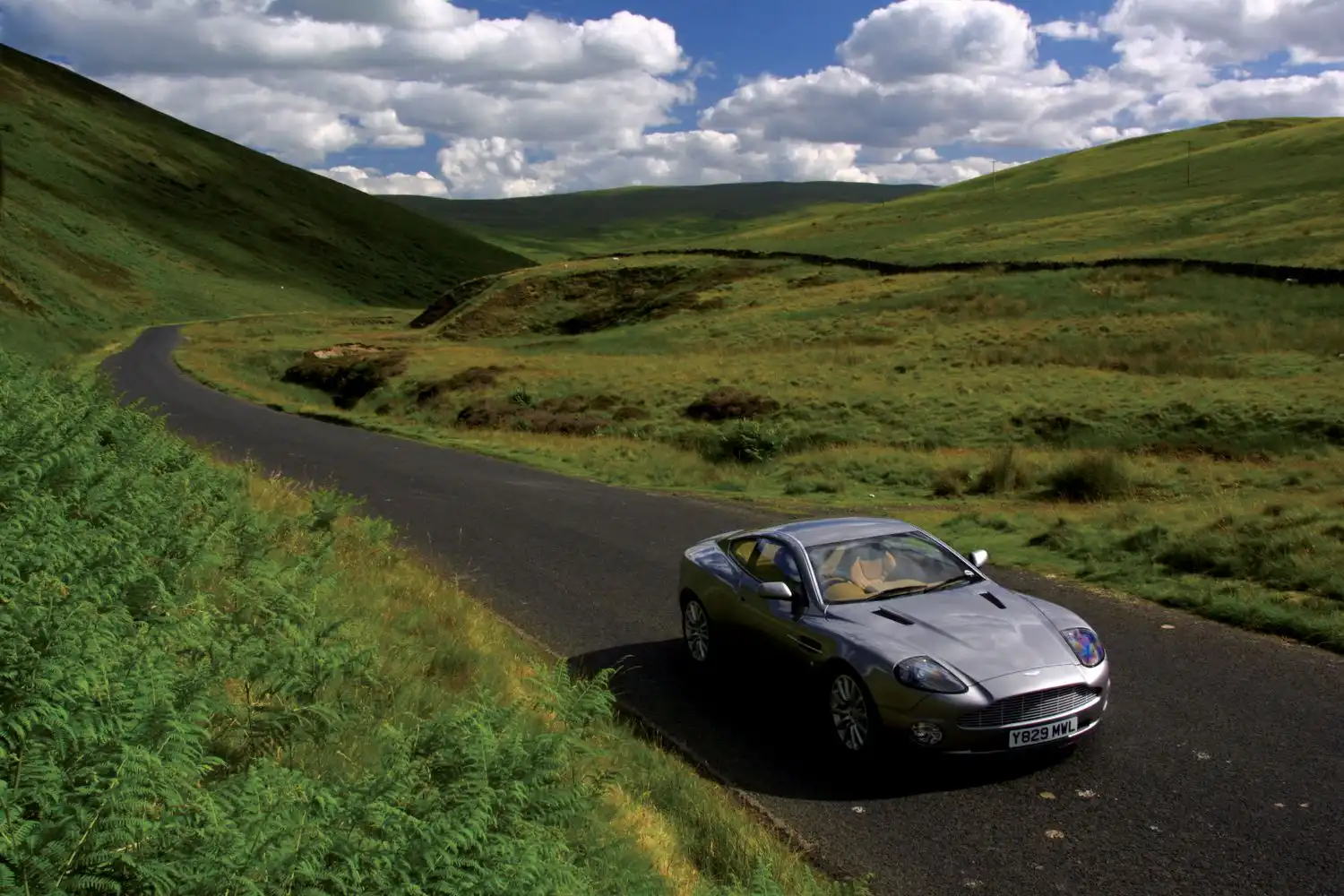 Aston Martin V12 Vanquish