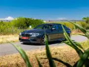 Má osemvalec, keramické brzdy a pohon zadných kolies. Je toto najlepšia M5? BMW M5