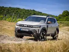 Dacia postavila SUV, aké nemá nikto. Jazdí na tri energie a zvládne aj ťažký terén Dacia Duster