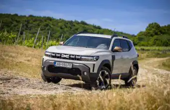 Dacia postavila SUV, aké nemá nikto. Jazdí na tri energie a zvládne aj ťažký terén Dacia Duster