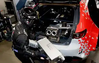Mazda pokročila vo vývoji palubného systému zachytávania CO2