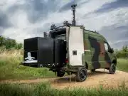 Mercedes premenil svoju dodávku na mobilný nosič dronov