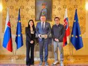 Robert Fico sa stretol so zástupcami čínskej spoločnosti WeRide prevádzkujúcej autonómne taxíky premiér Robert Fico so zástupcami spoločnosti WeRide
