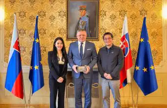 Robert Fico sa stretol so zástupcami čínskej spoločnosti WeRide prevádzkujúcej autonómne taxíky premiér Robert Fico so zástupcami spoločnosti WeRide