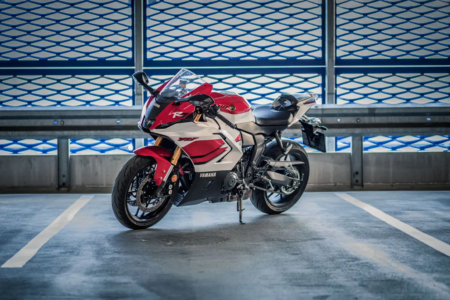 Yamaha R7