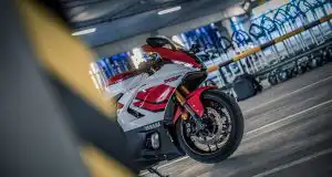 Yamaha R7