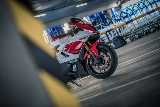 Yamaha R7