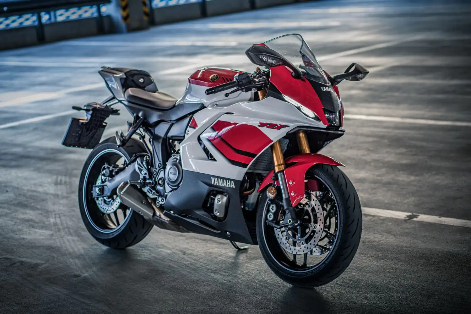 Yamaha R7