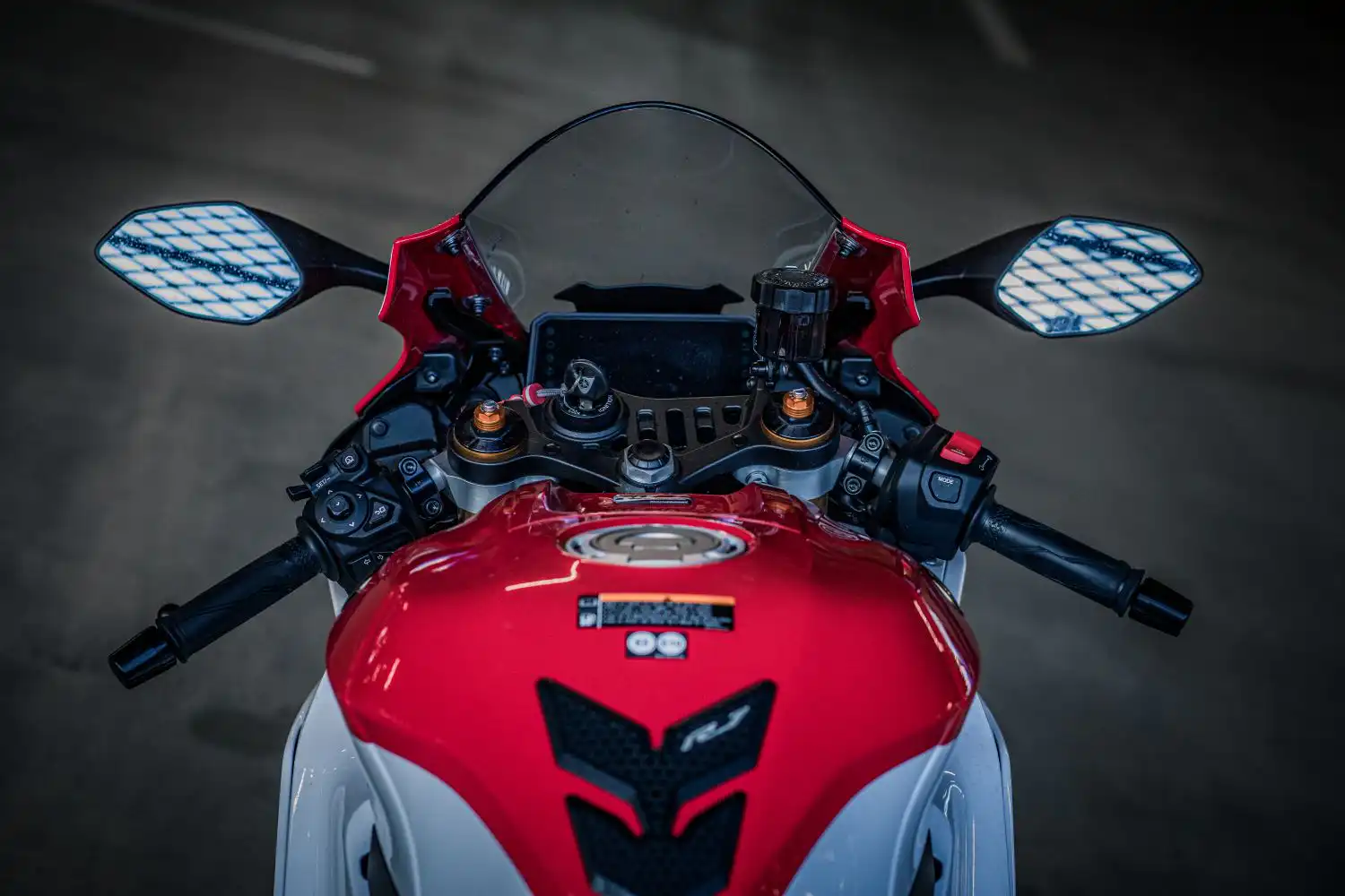 Yamaha R7