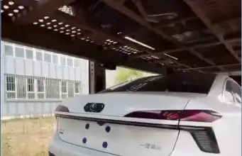 BMW a Audi miznú v Číne a objavujú sa v Rusku. Bizarný trik pomáha obchádzať sankcie