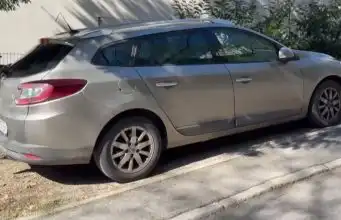 Bratislavčan dostal pokutu za parkovanie na vlastnom pozemku parkovanie