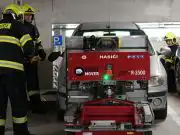 Unesie 3,5-tonové auto a pracuje v plameňoch. Nového robota už testovali aj na Slovensku