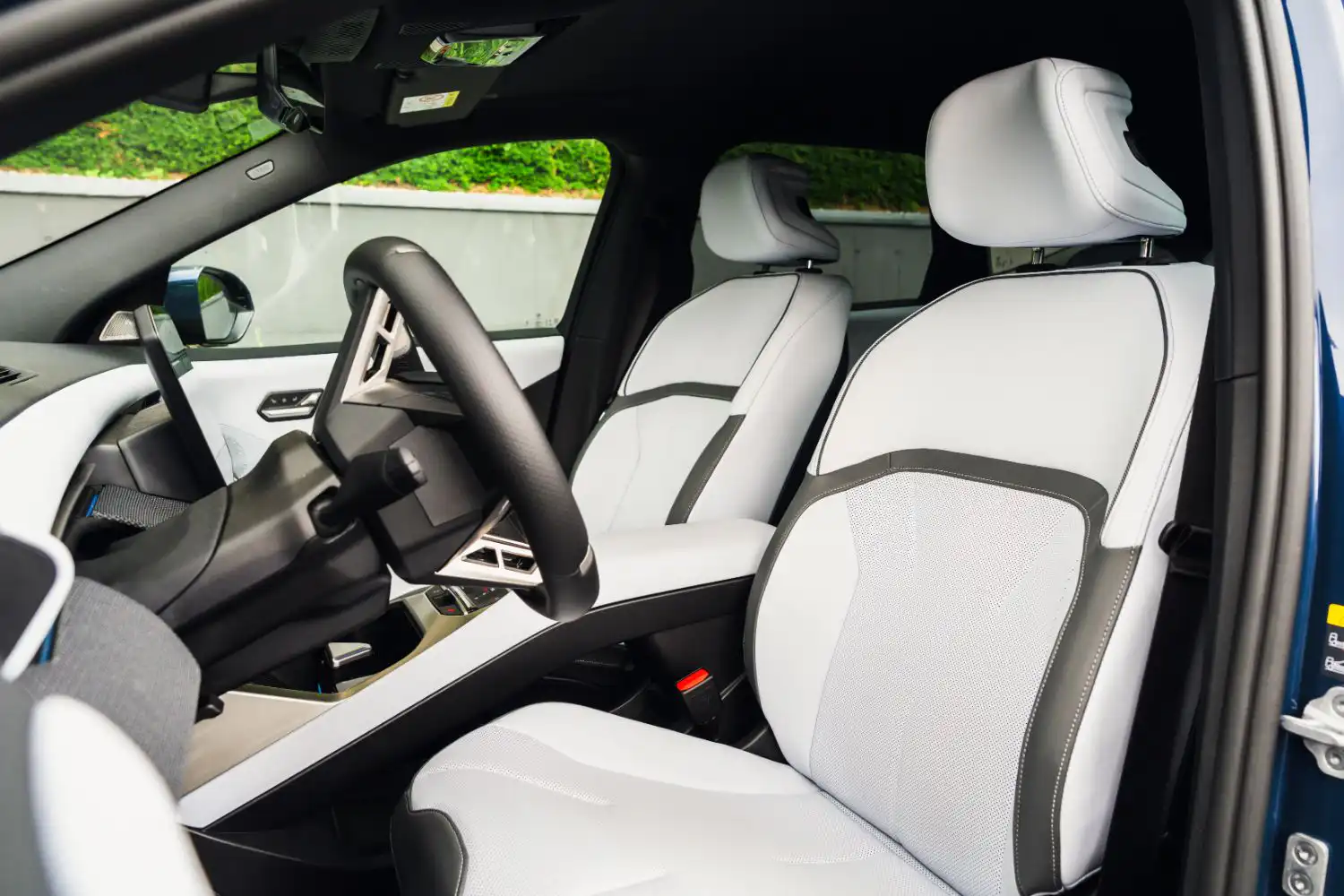 predné sedadlá v BMW iX3