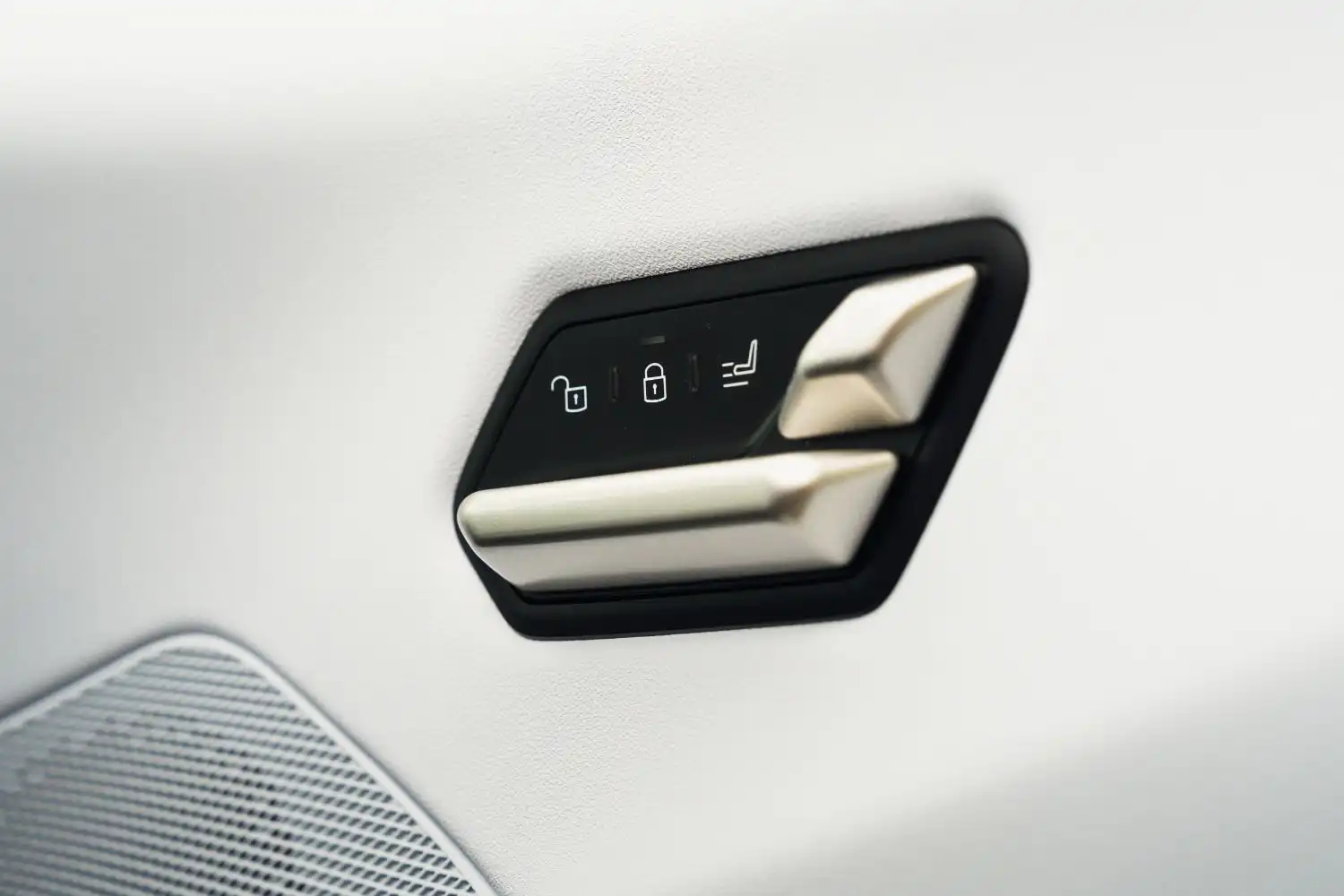 ovládače sedadiel v BMW iX3