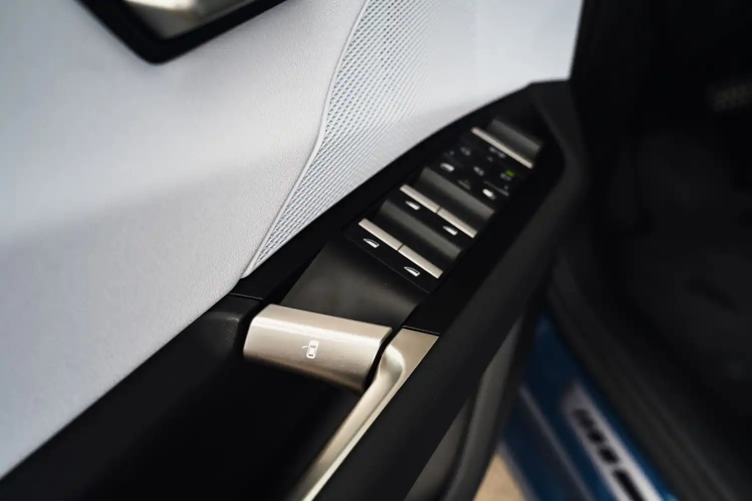 vyýplne dverí v BMW iX3