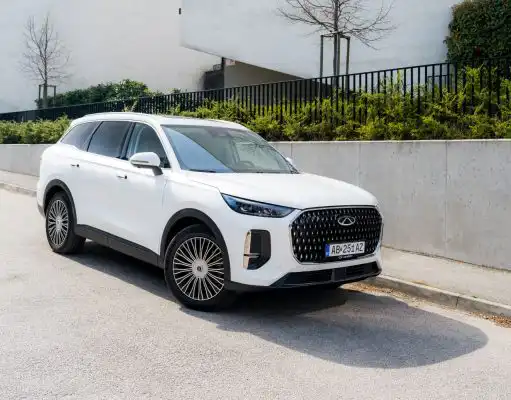 820 l kufor, 428 koní, spotreba 6 l/100 km za… TOĽKO? Nové SUV robí z konkurencie komparz Chery Tiggo 9