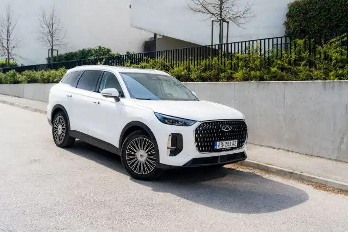 820 l kufor, 428 koní, spotreba 6 l/100 km za… TOĽKO? Nové SUV robí z konkurencie komparz Chery Tiggo 9