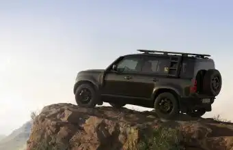 Defender sa zmenil na luxusnú pevnosť, sám sa chráni pred škrabancami