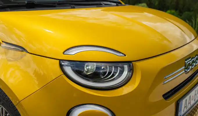 Slimák alebo lasička? Fiat 500 na benzín stojí menej ako 20-tisíc Fiat 500 Hybrid